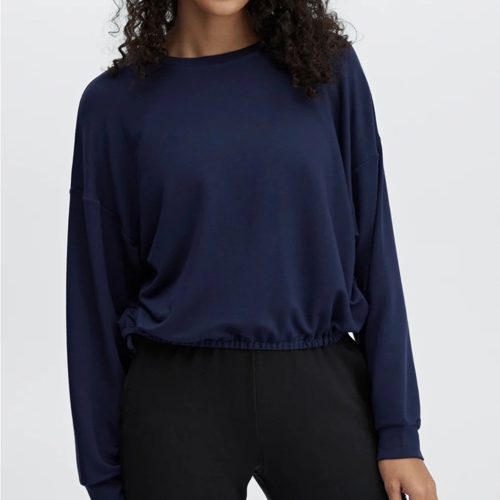 NWT Fabletics Luxe Pullover in a Size Large
